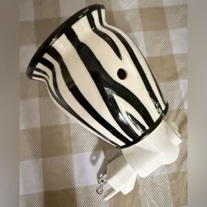 Scentsy Zebra Striped Wax Melter